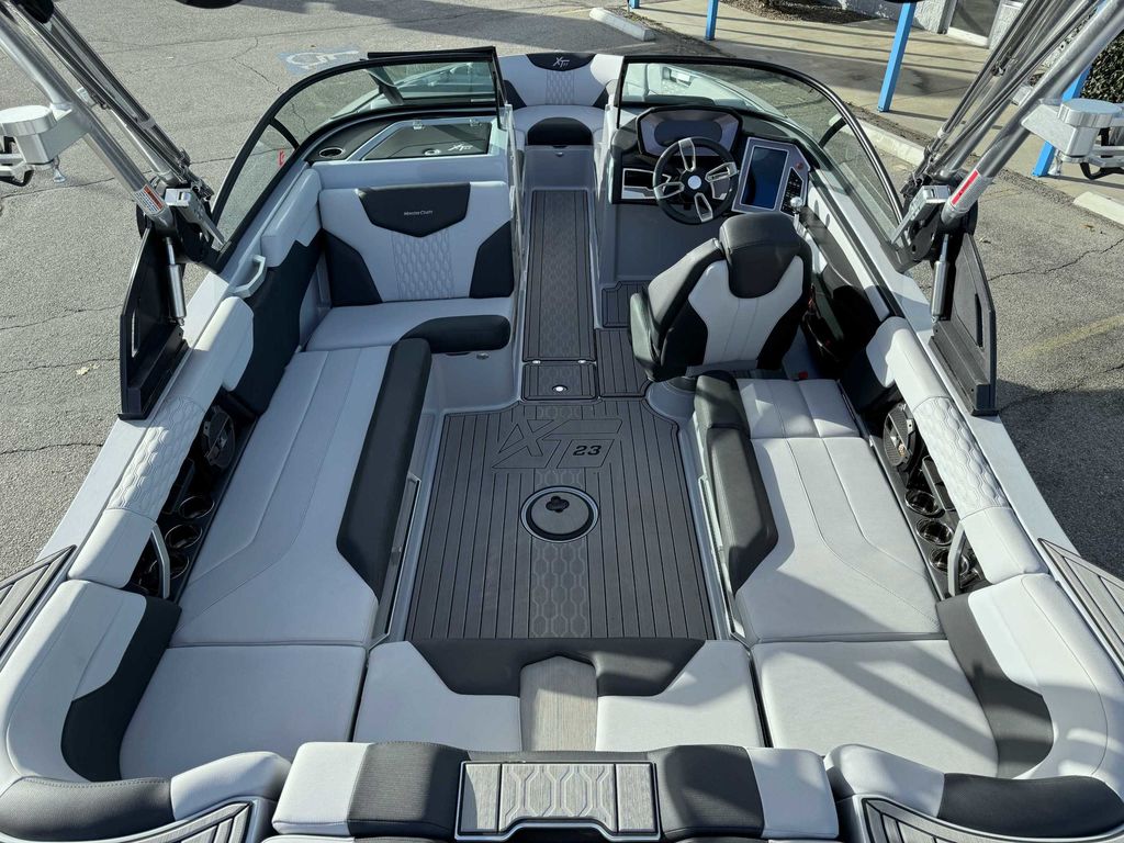 2022 MasterCraft XT23
