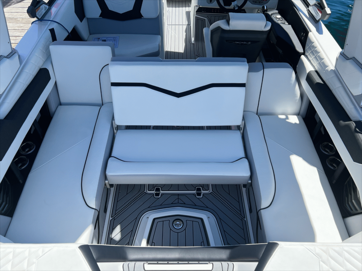 2024 Nautique G23