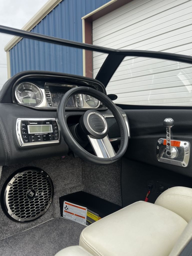 2014 Malibu Boats Wakesetter 21 VLX