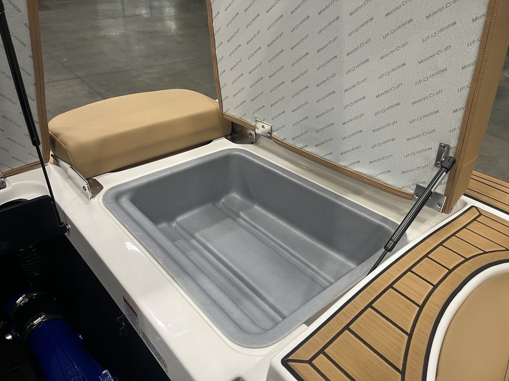 2025 MasterCraft XT22