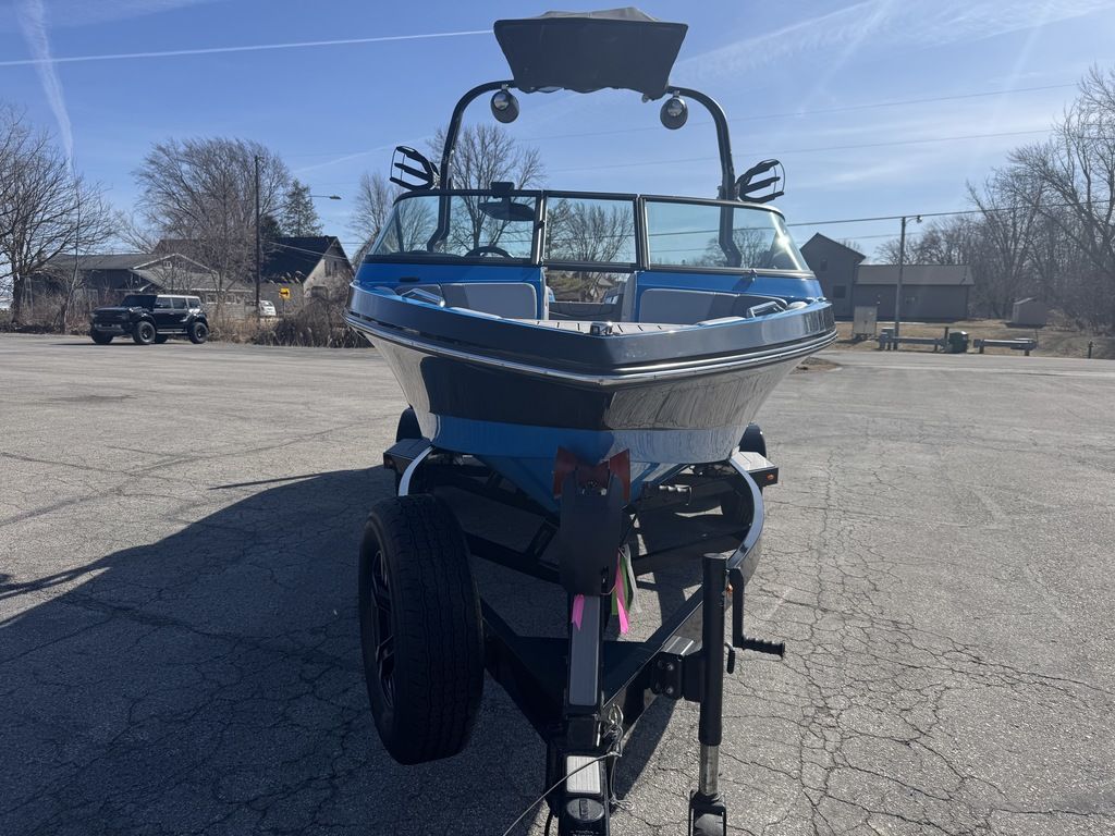 2021 Nautique Super Air Nautique 210