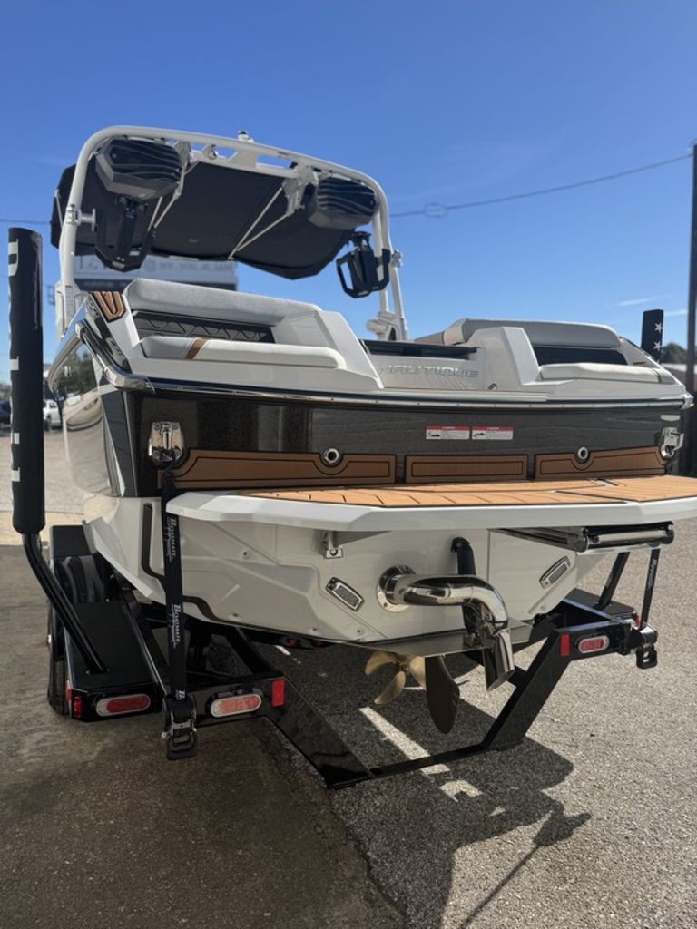 2025 Nautique GS 22