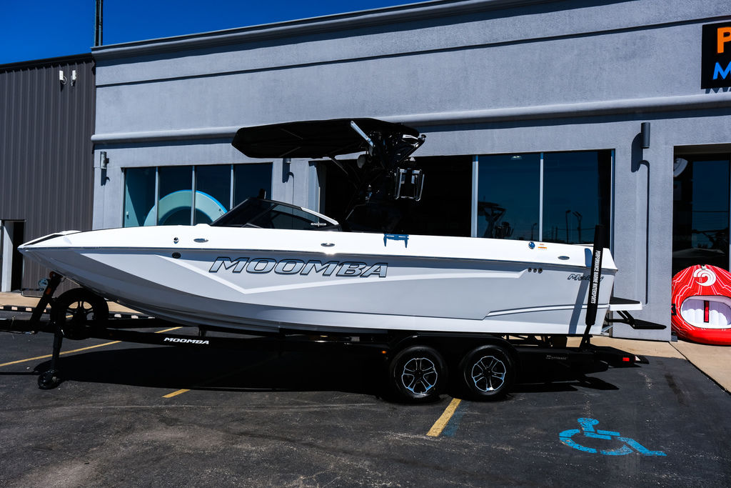 2025 MOOMBA MAKAI