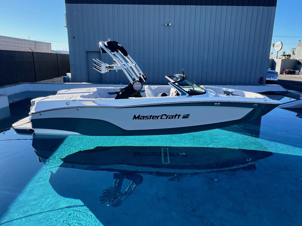 2025 Mastercraft XT22