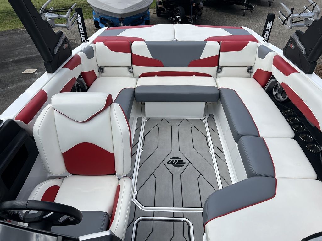2021 Malibu Boats 22 LSV