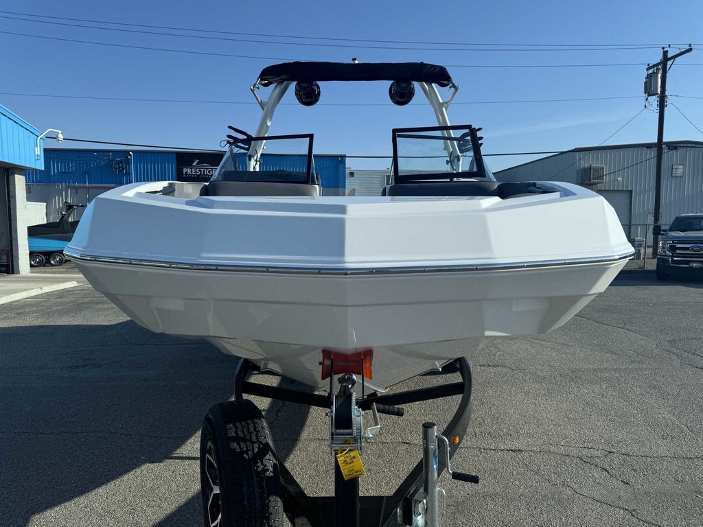 2025 MOOMBA Max