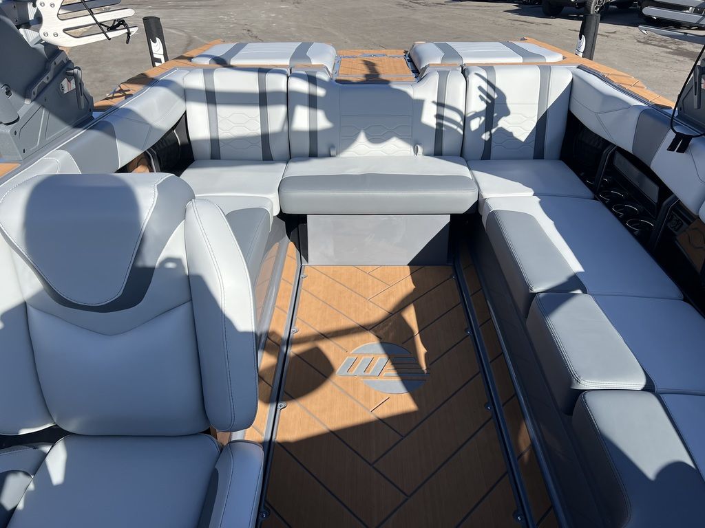 2025 Malibu Boats 23 LSV