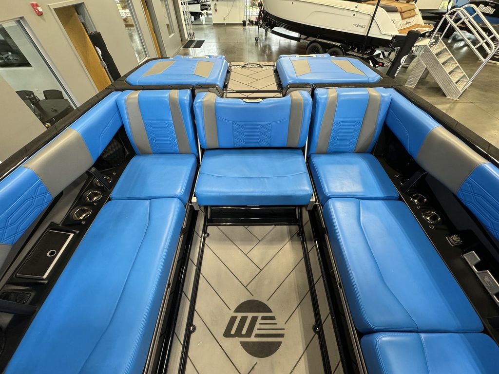 2022 Malibu Boats 25 LSV