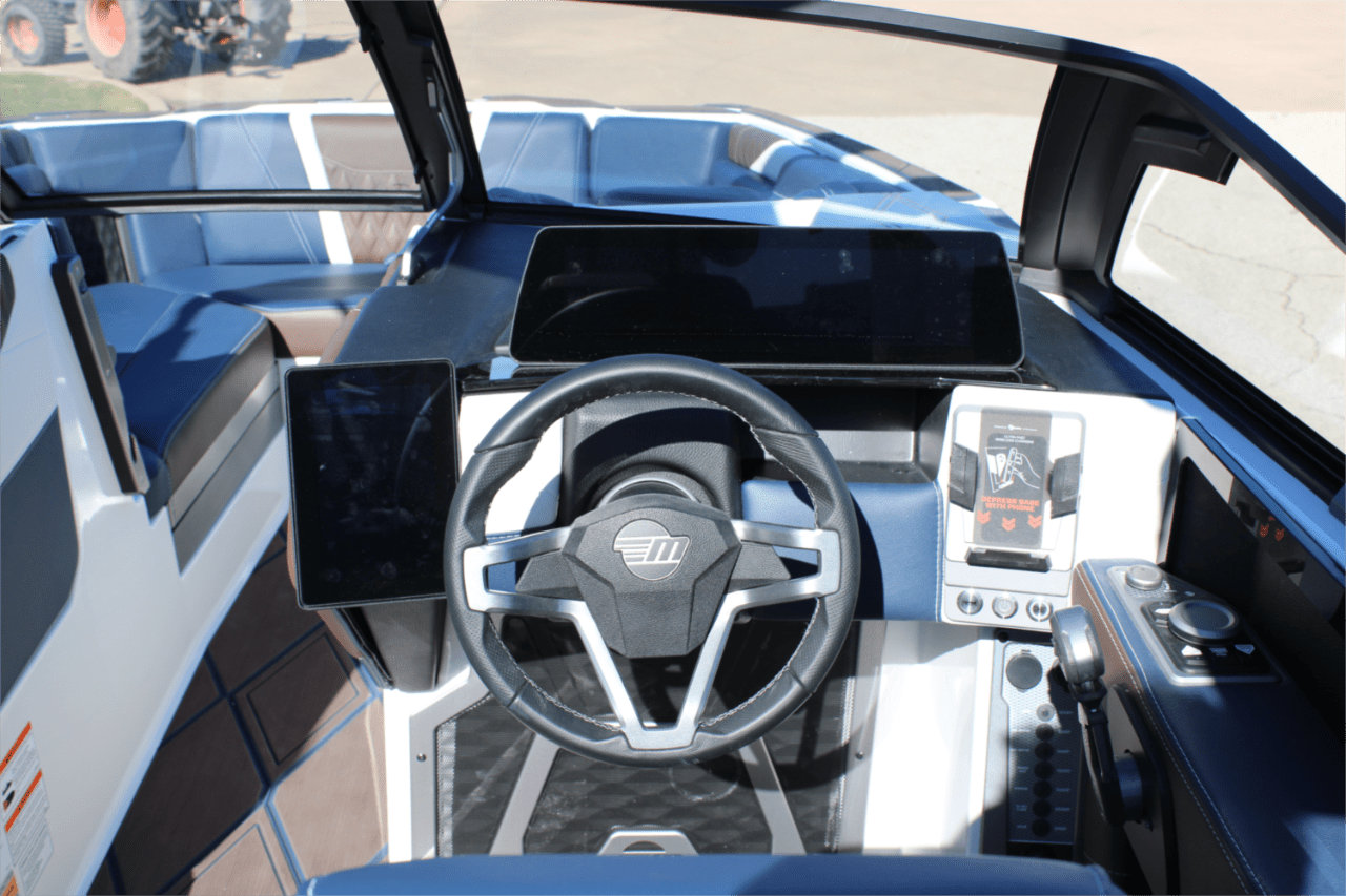 2025 Malibu M242