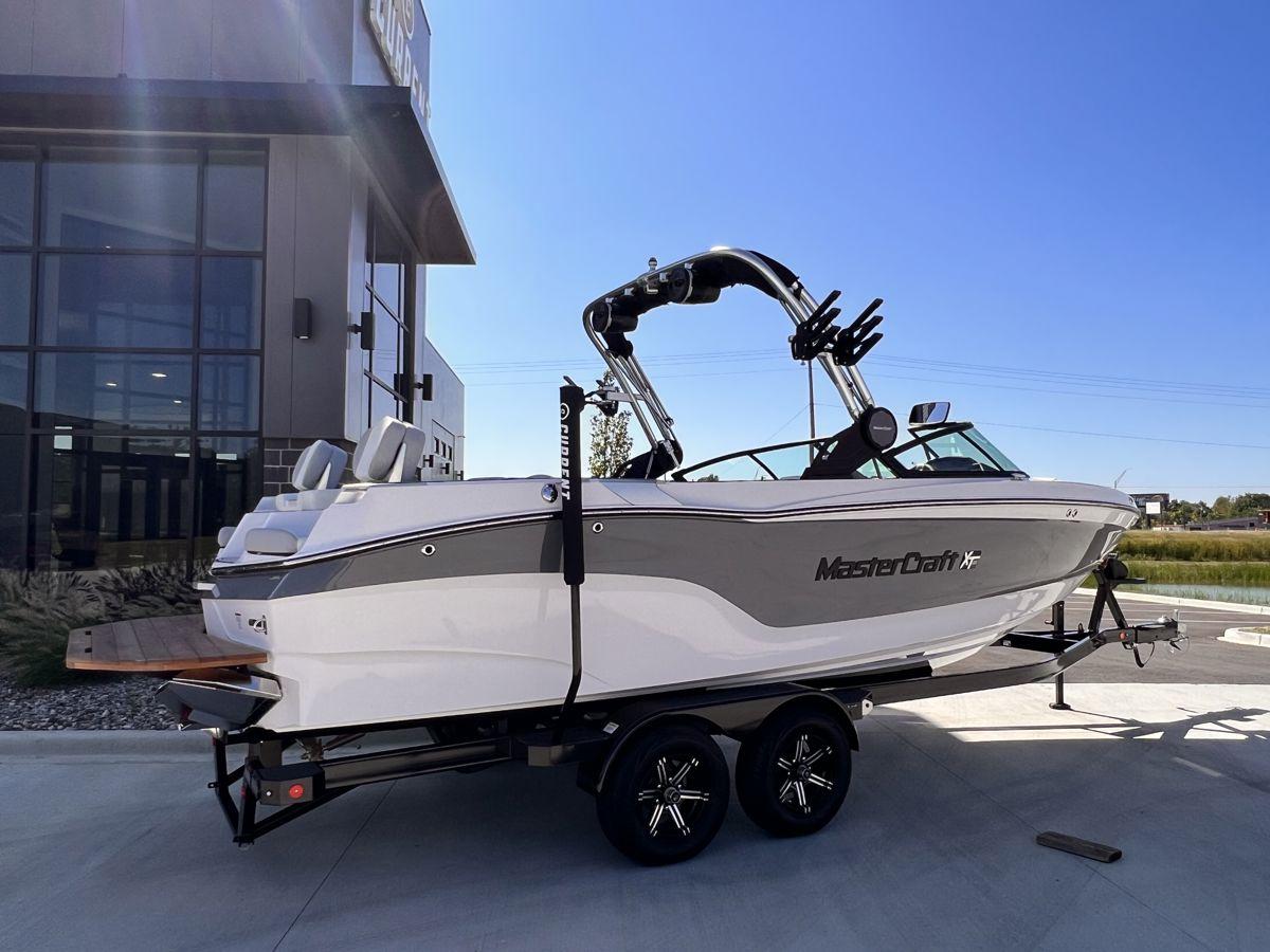 2024 MasterCraft XT25