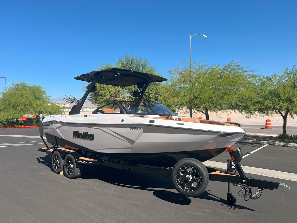 2025 Malibu Boats 23 LSV