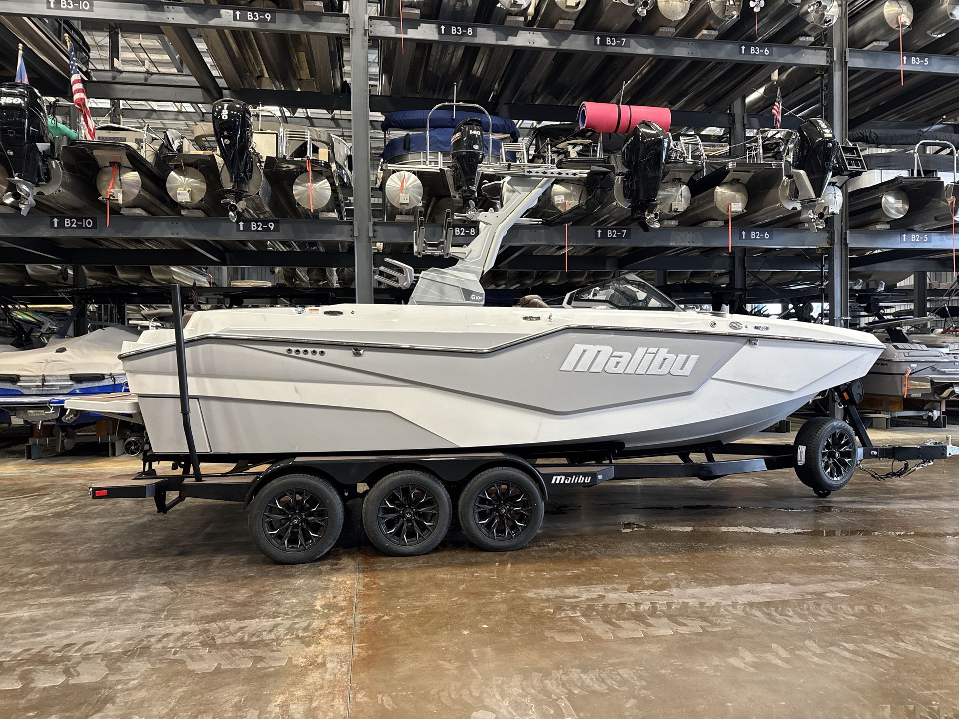 2025 Malibu M242