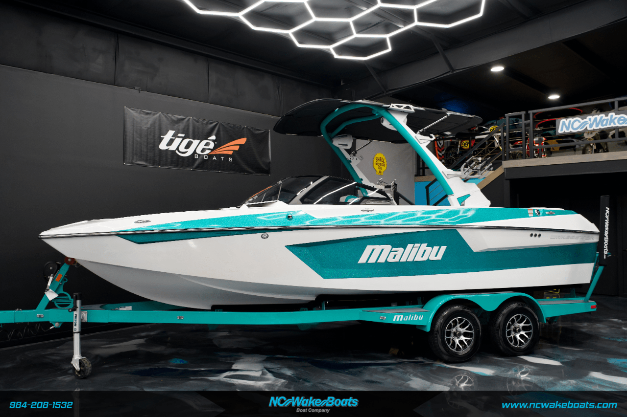 2022 Malibu Wakesetter 23MXZ Icon