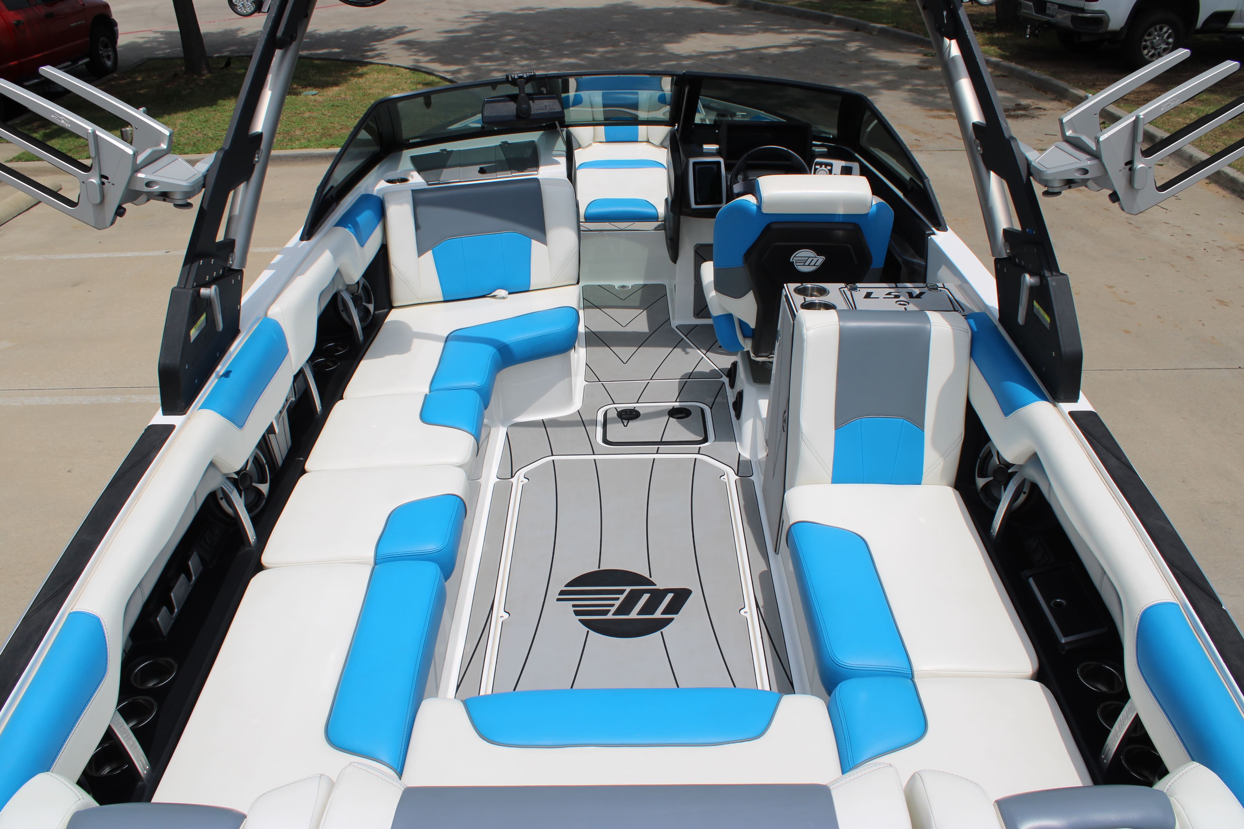 2020 Malibu 25 LSV