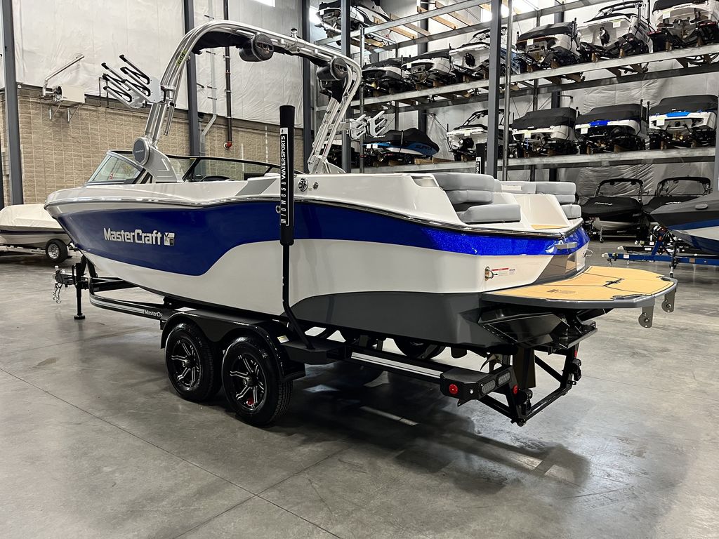 2024 MasterCraft XT25
