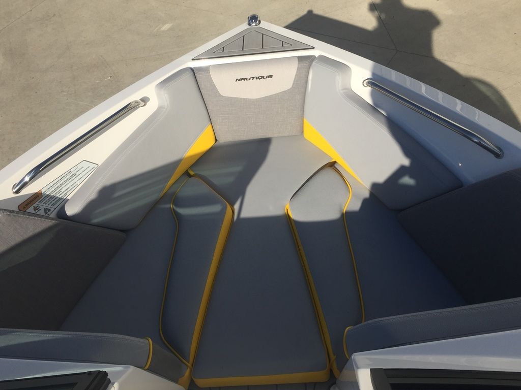 2022 Nautique 200