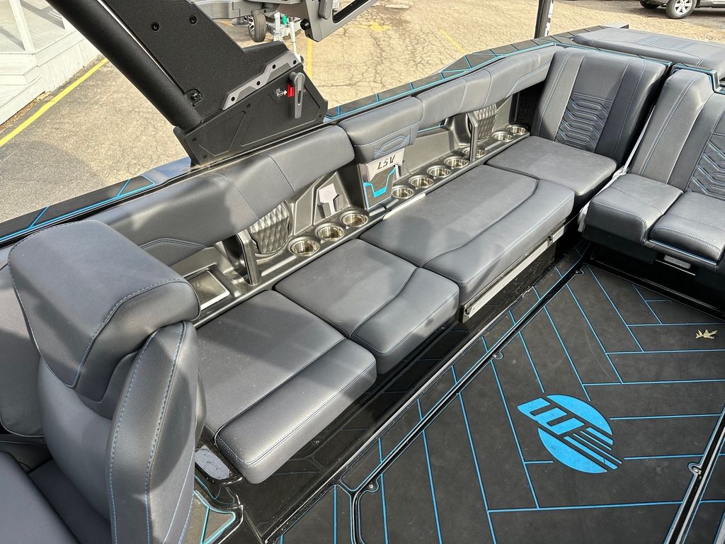 2023 Malibu Boats 26 LSV