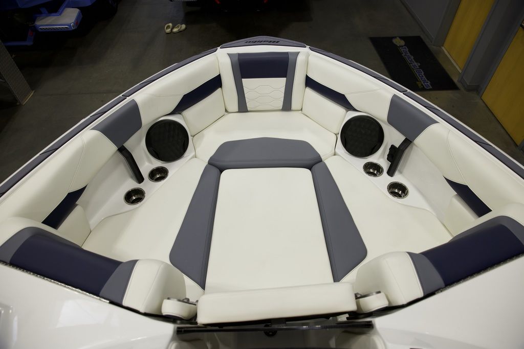 2025 Malibu Boats 23 LSV
