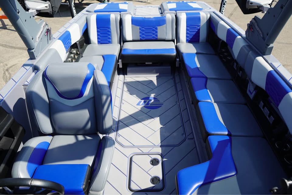 2022 Malibu Wakesetter 25 LSV