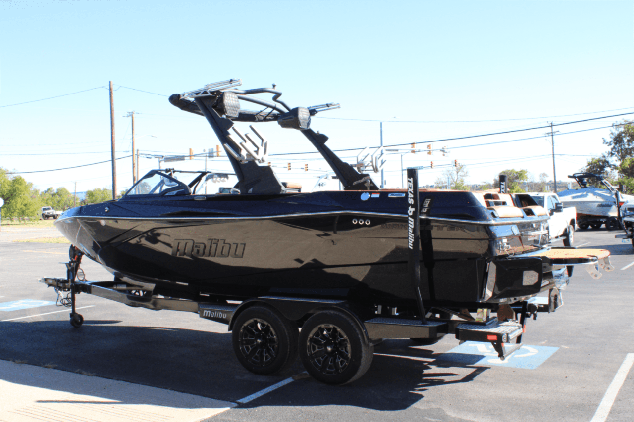 2025 Malibu 23 LSV