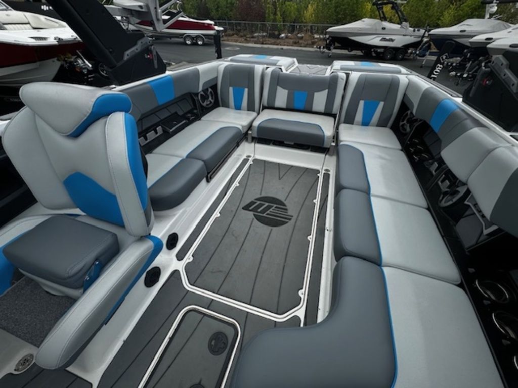 2021 Malibu Boats 23 LSV