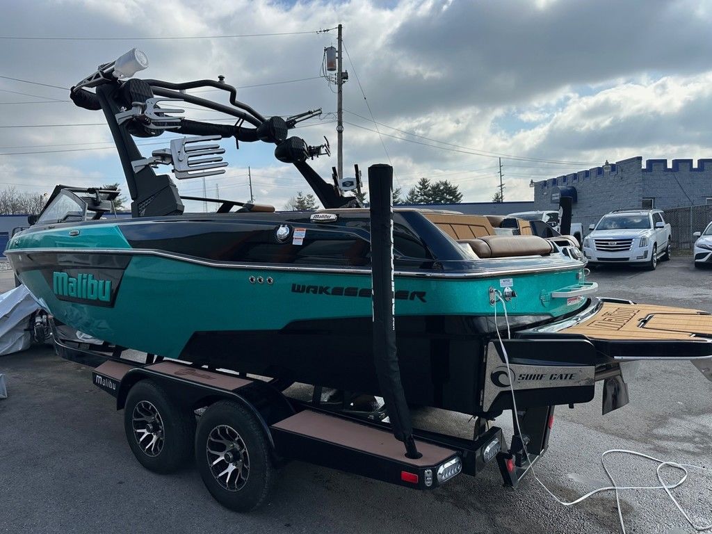 2022 Malibu Boats 23 LSV
