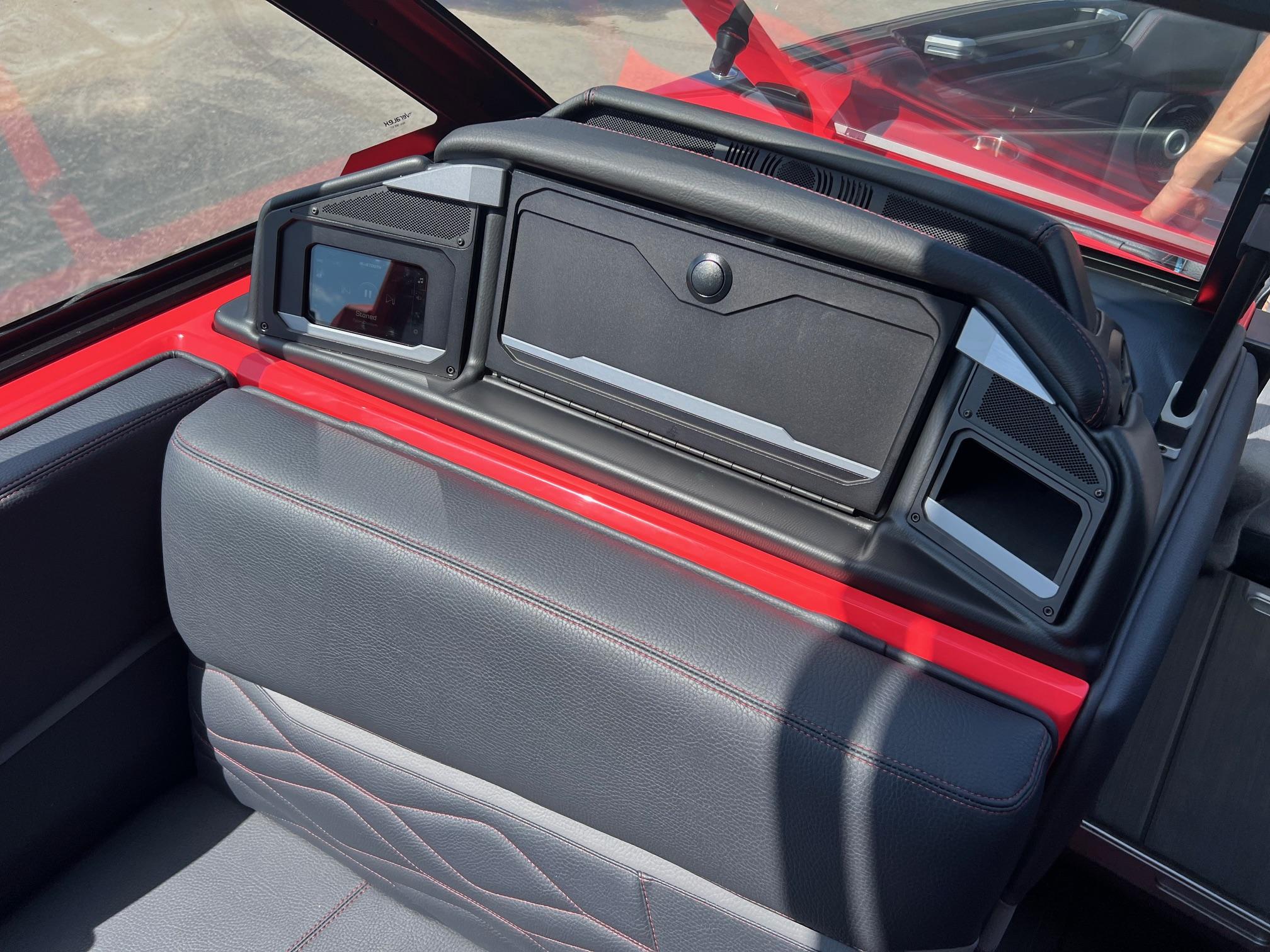 2025 SUPRA SL450 LOADED WITH POWER BIMINI PLUS