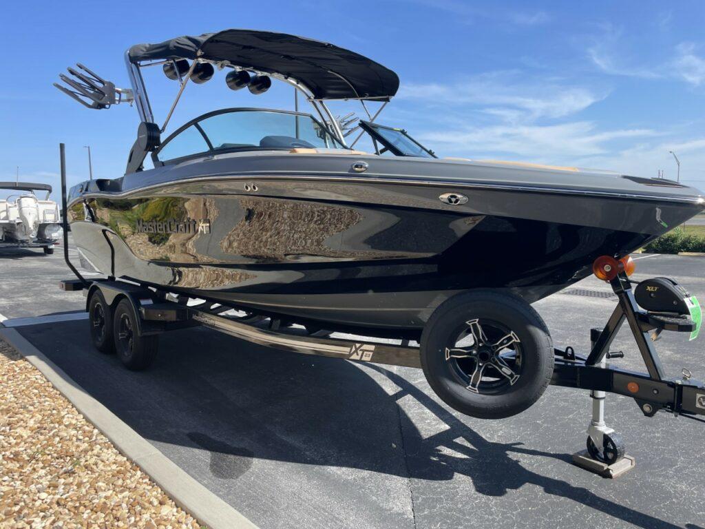 2023 MasterCraft XT23