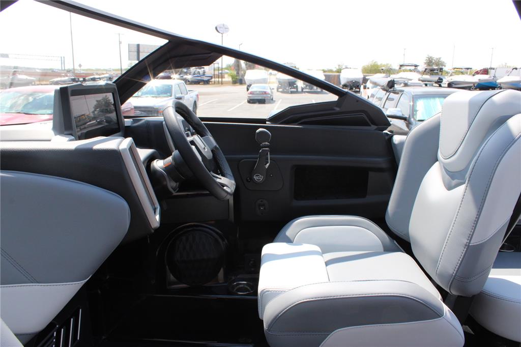 2024 Malibu 23 LSV
