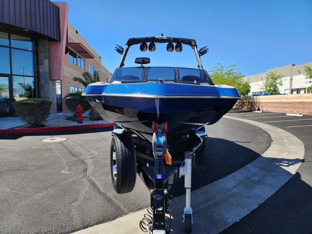2016 Axis Wake Research A22