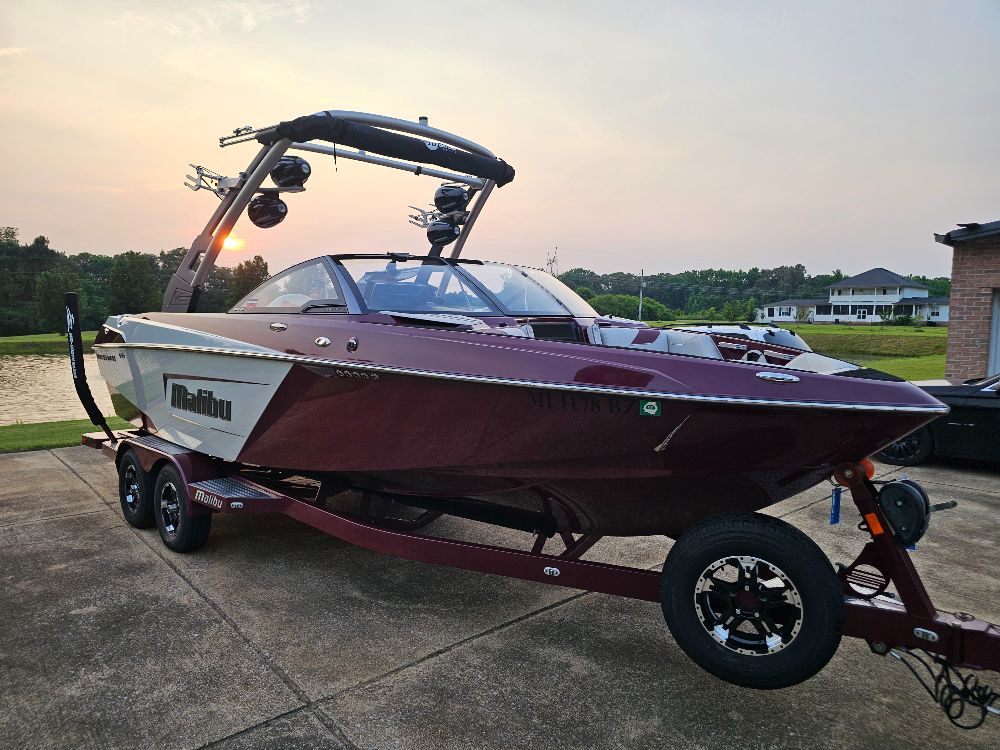 2018 Malibu 23 LSV