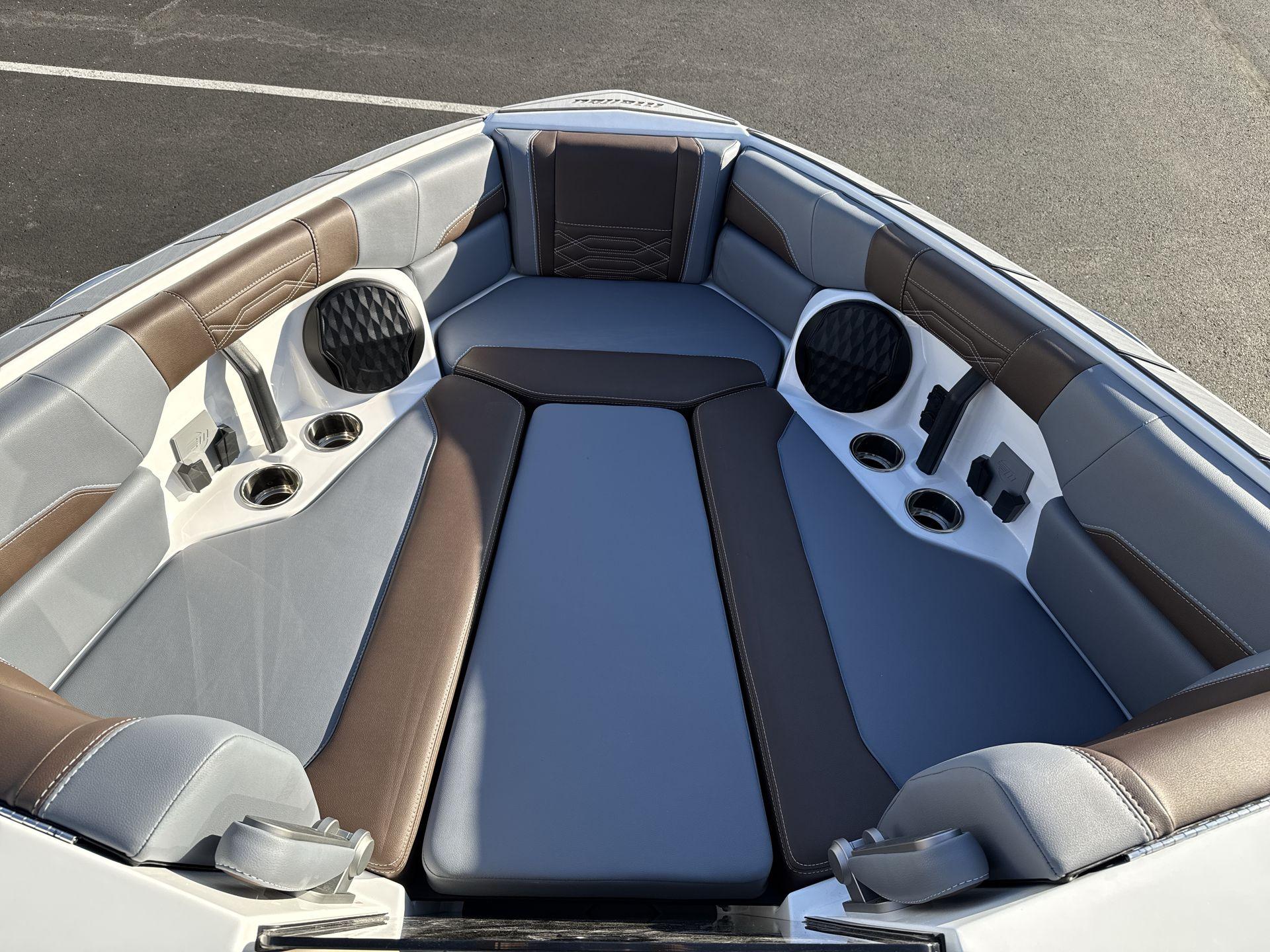 2025 Malibu 26 LSV