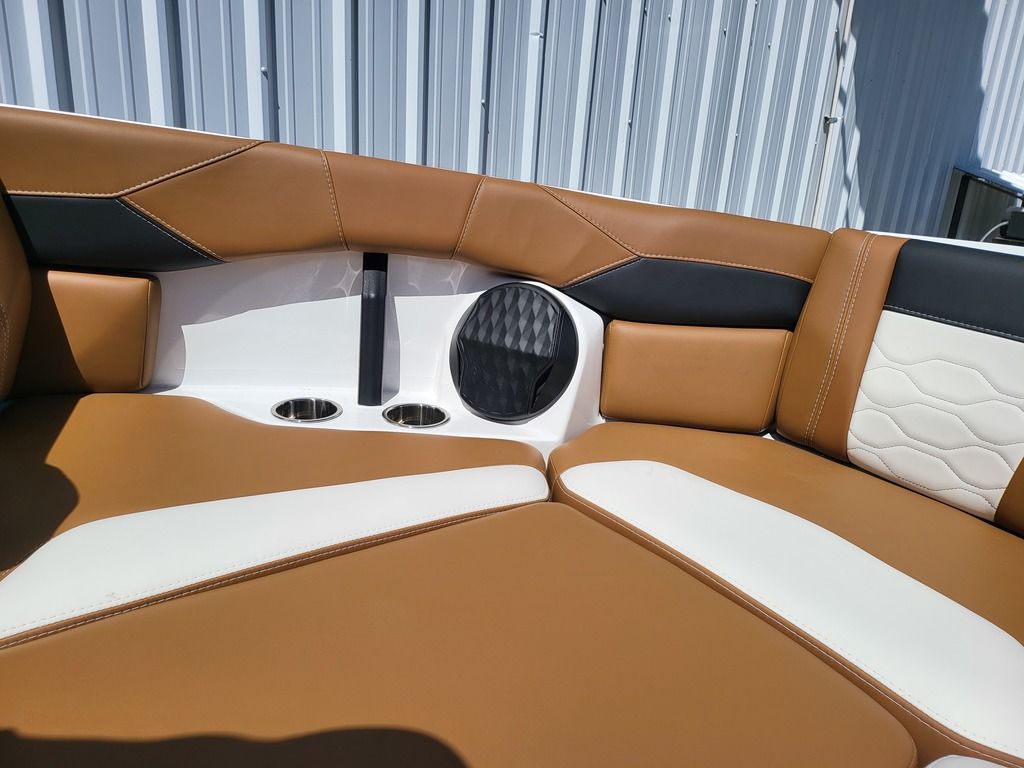 2024 Malibu Boats 23 LSV