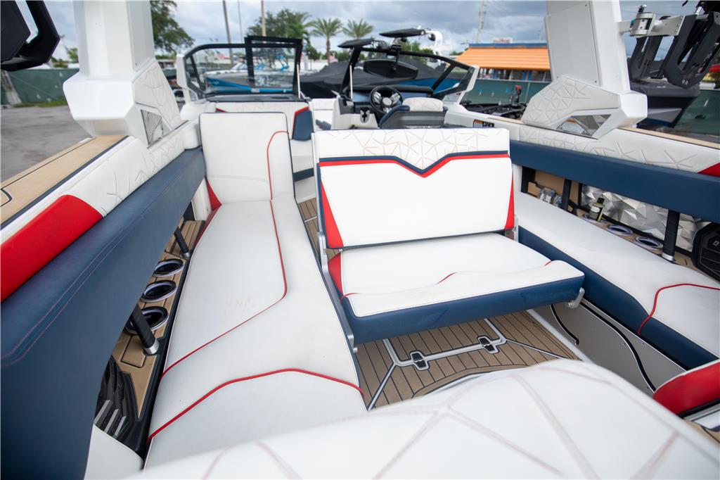 boat.Title