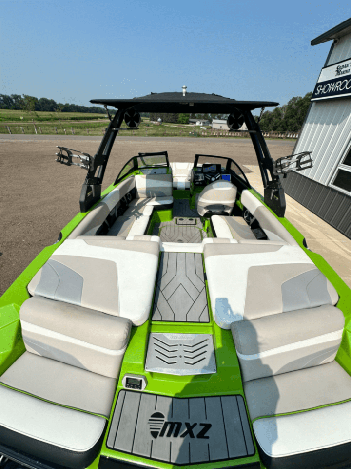 2017 Malibu Wakesetter 22 MXZ