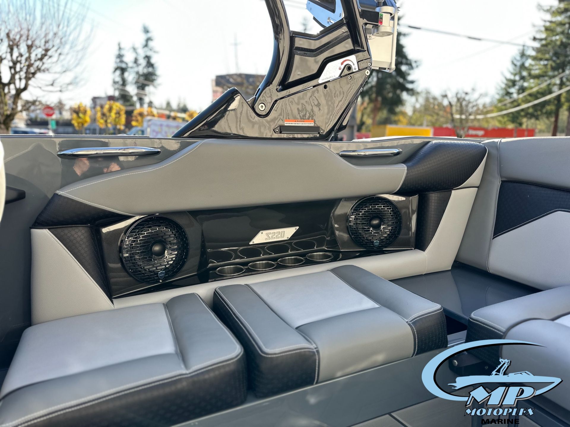 2024 Supreme S220