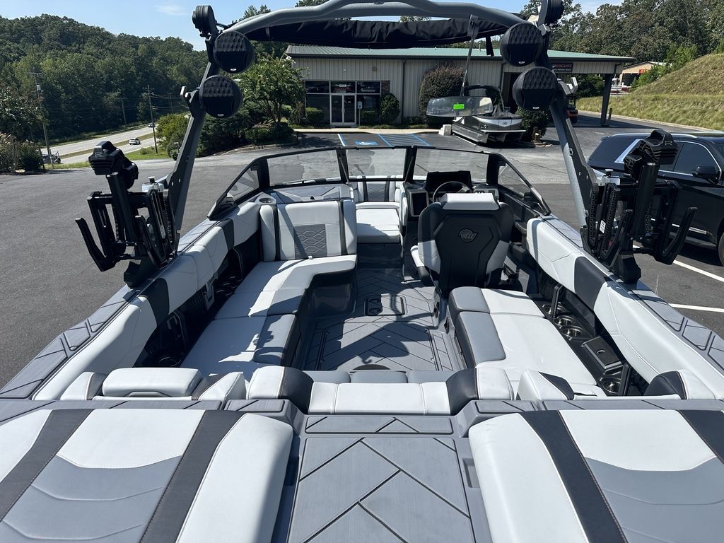2024 Malibu Boats 23 LSV