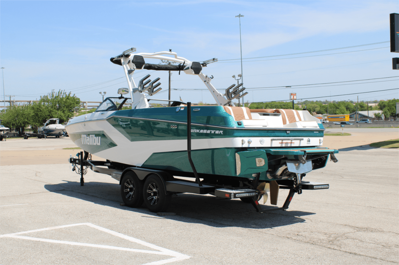 2025 Malibu 24 MXZ Icon