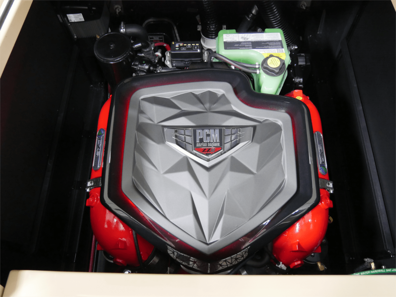 2025 Nautique G23 – Jet Black/Sahara Sand