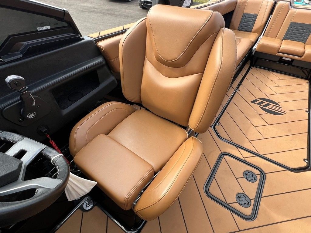 2023 Malibu Boats 26 LSV