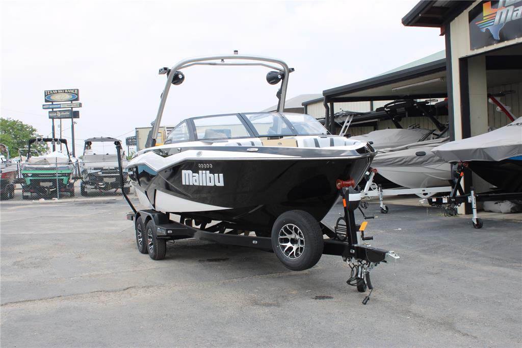 2023 Malibu 22 LSV