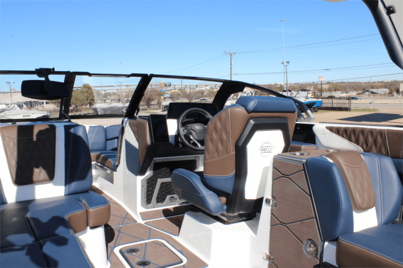 2025 Malibu M242