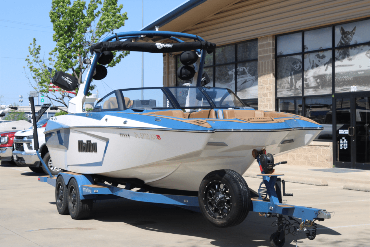 2022 Malibu 24 MXZ Icon
