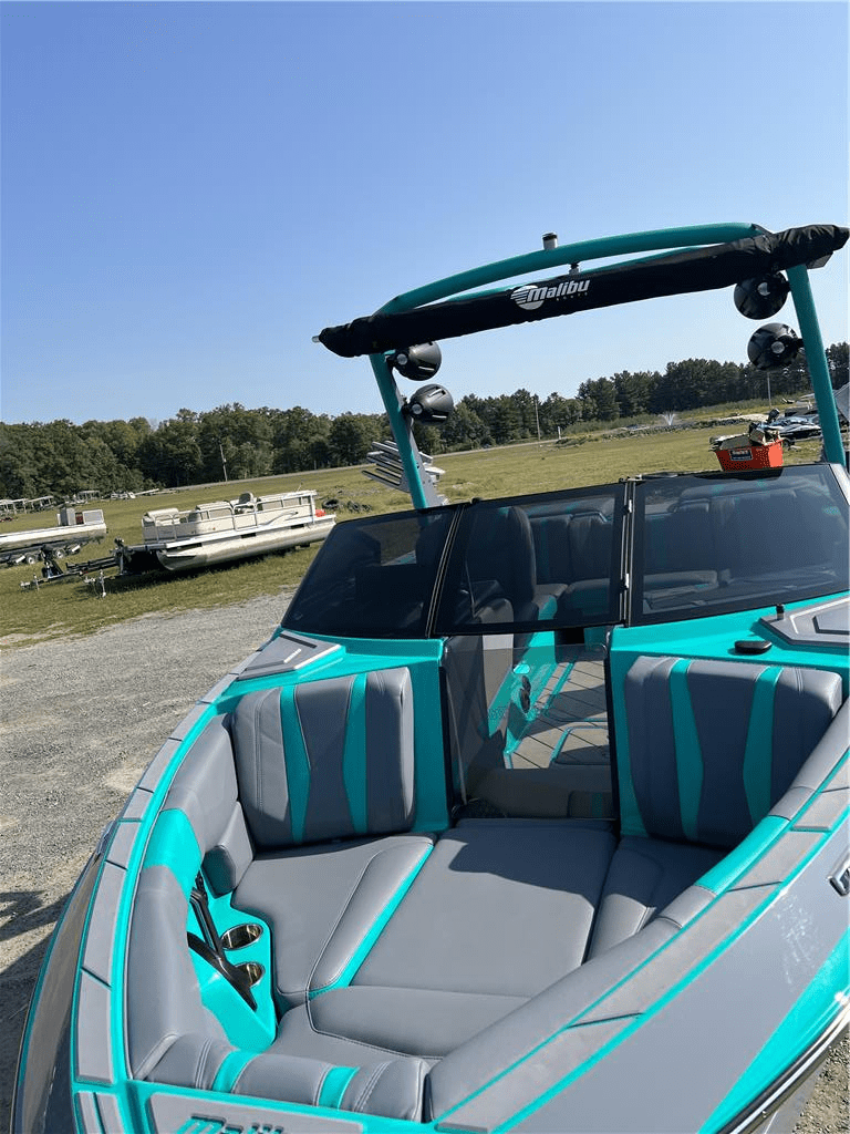 2023 Malibu 22 lsv  m6/stern turn-Loaded