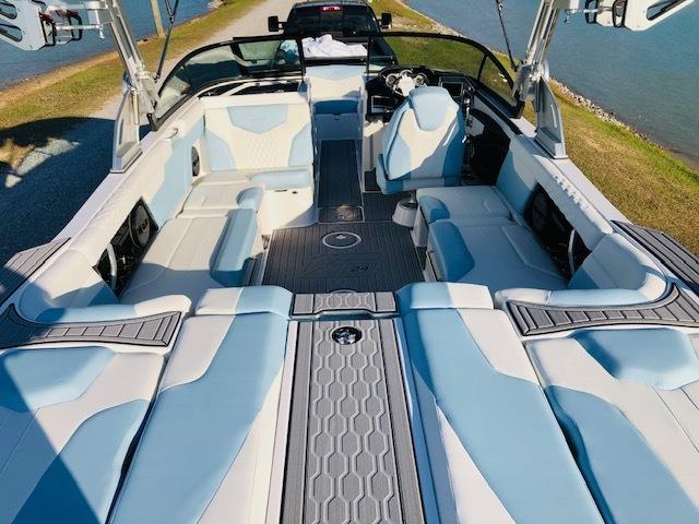 2023 MasterCraft XT24