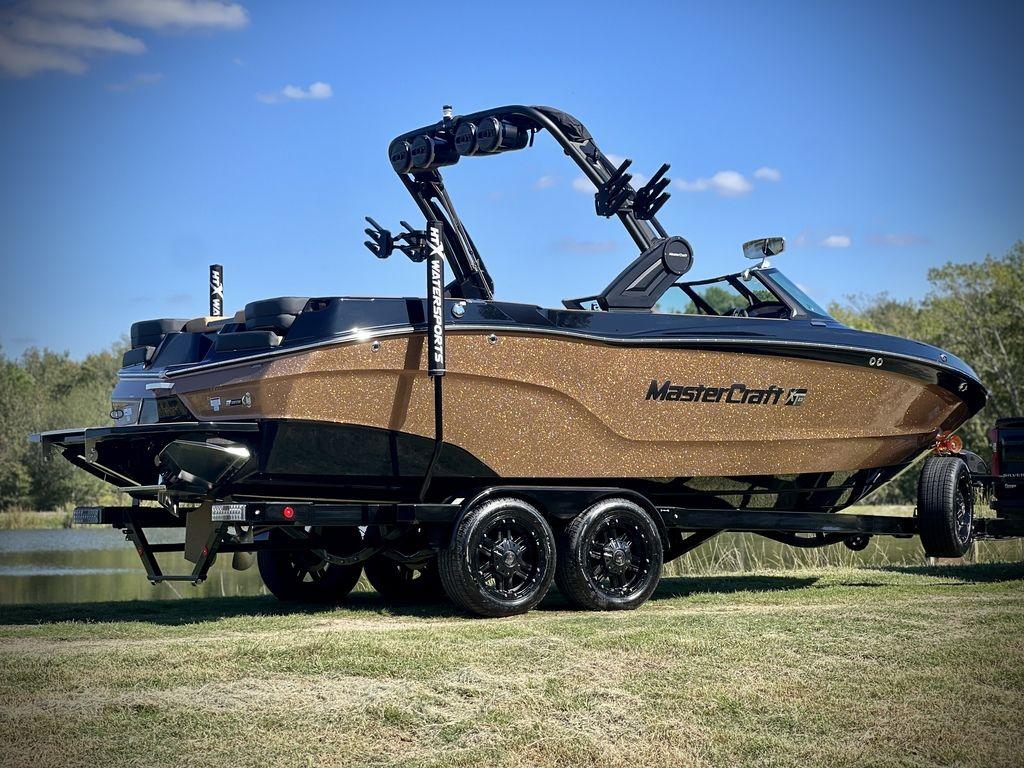 2024 MasterCraft XT23 Ashley Kidd Edition