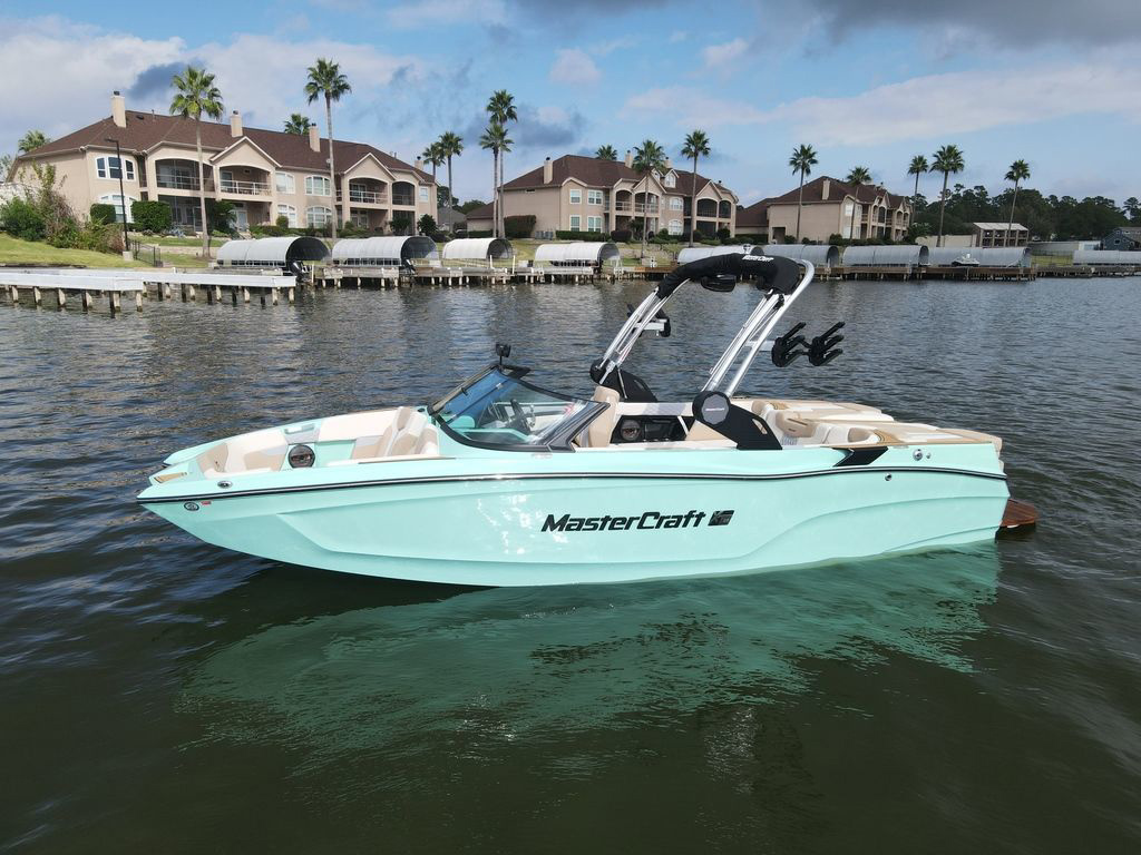 2023 MasterCraft XT22