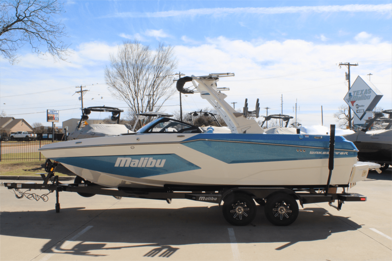 2025 Malibu 23 MXZ
