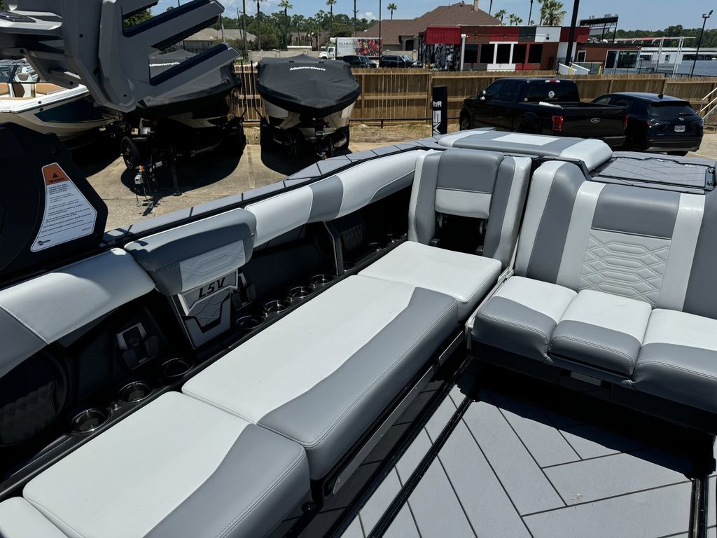 2024 Malibu 26LSV