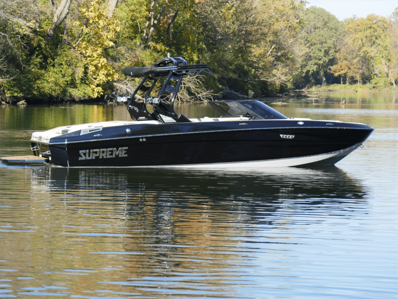 2025 Supreme S220 – Onyx Black